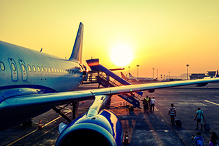 Viaggiatori, aeroporti e tour operator insieme per viaggi “alien free”